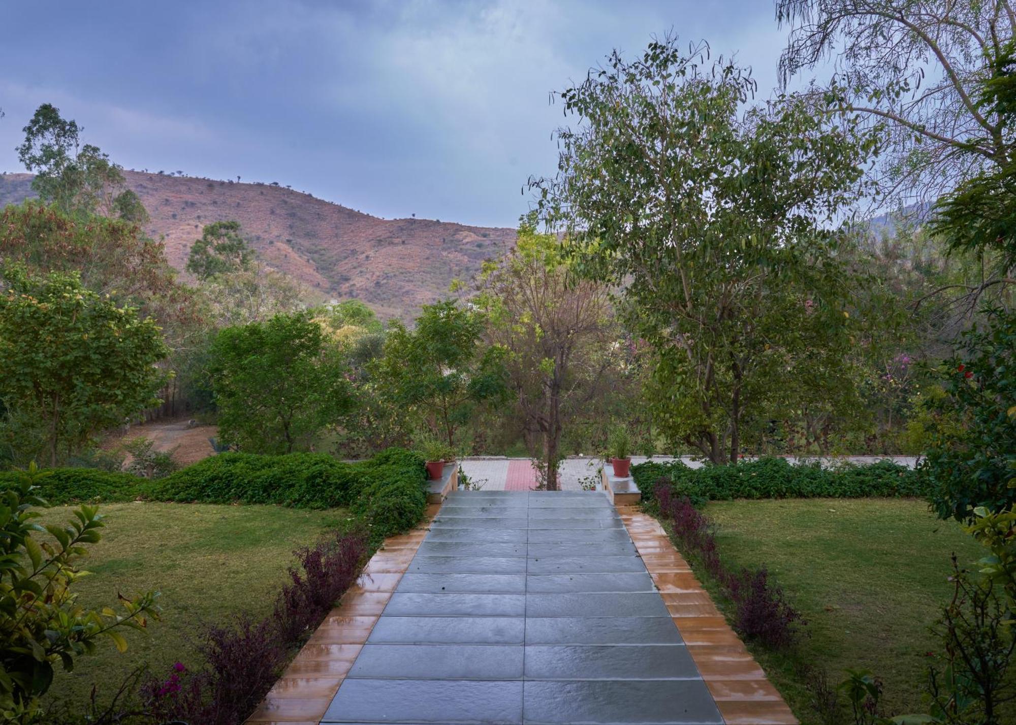 The Hunting Lodge Resort Udaipur - Villas & Pool Dabok Extérieur photo